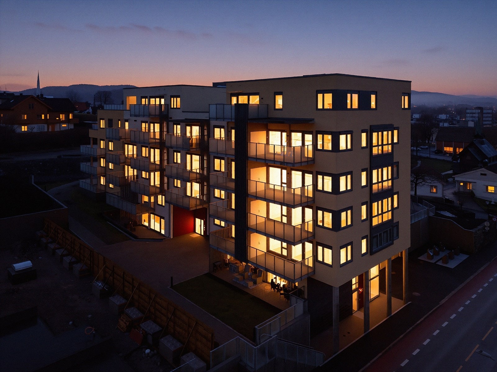 (Bildet er redigert for å fremheve stemningen på kveldstid. Faktiske lysforhold kan variere.) Galleribilde