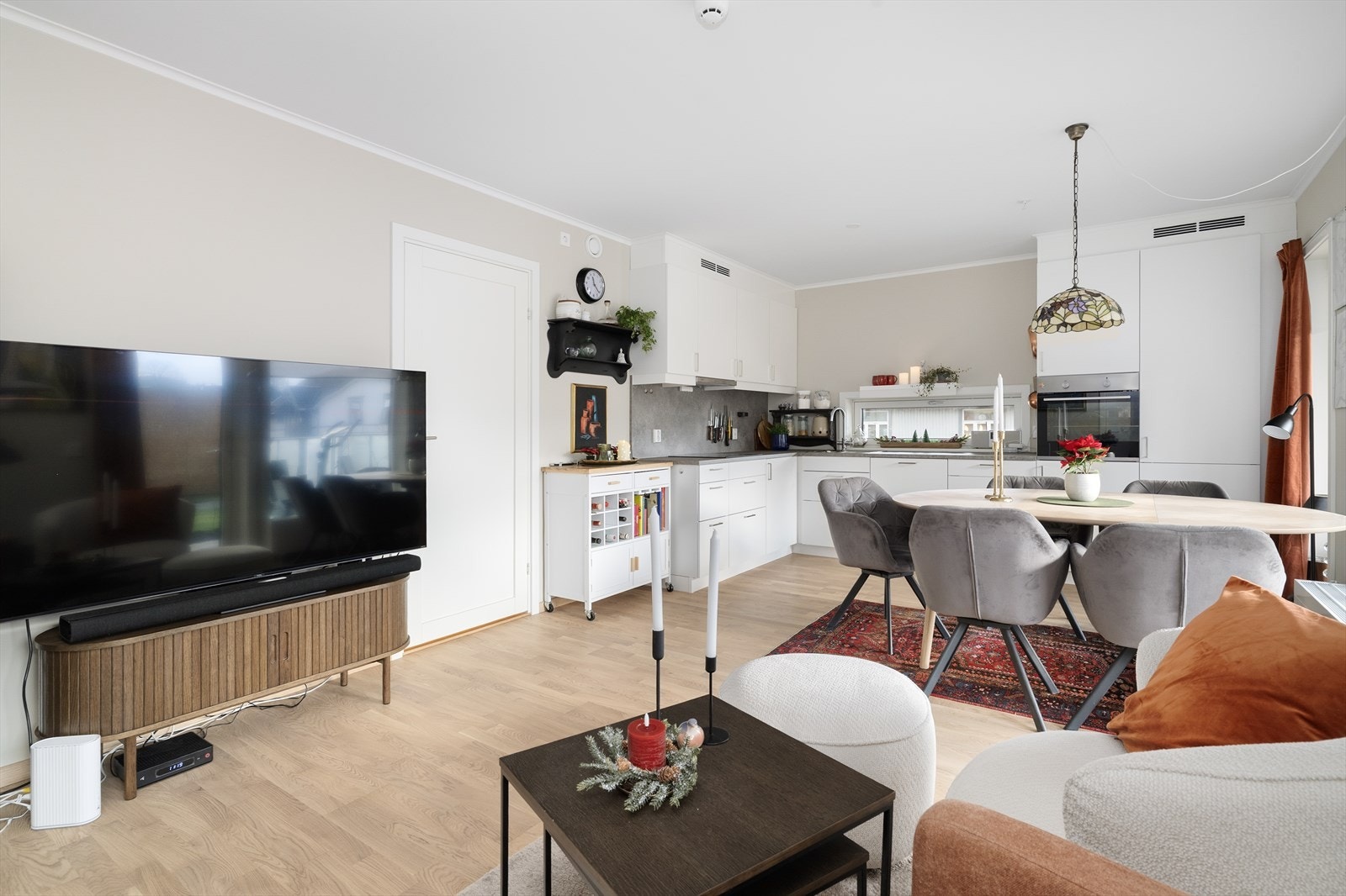 Stue/kjøkken Galleribilde