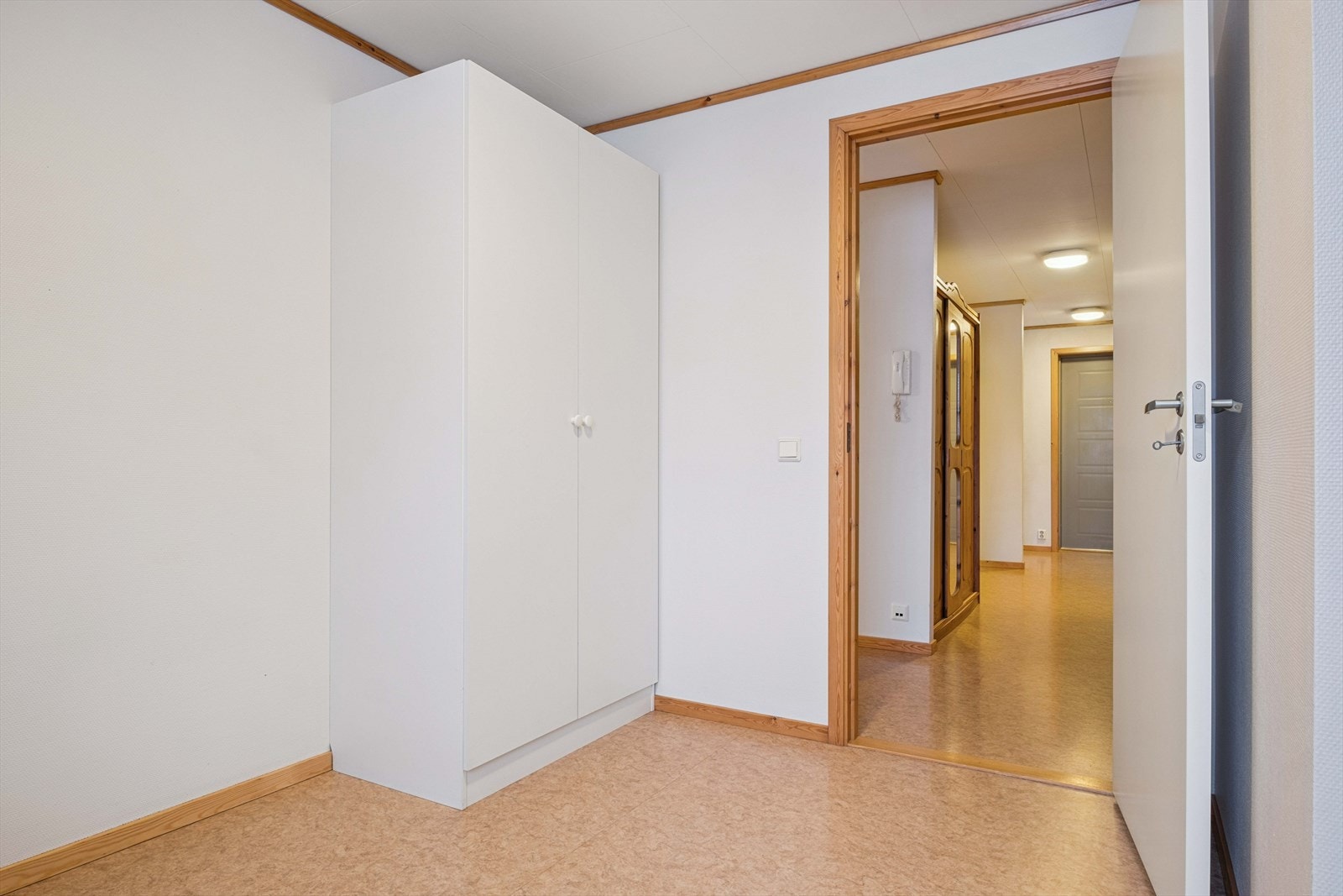 Soverom 2 er på 8 kvm og kan også brukes som kontor. Galleribilde