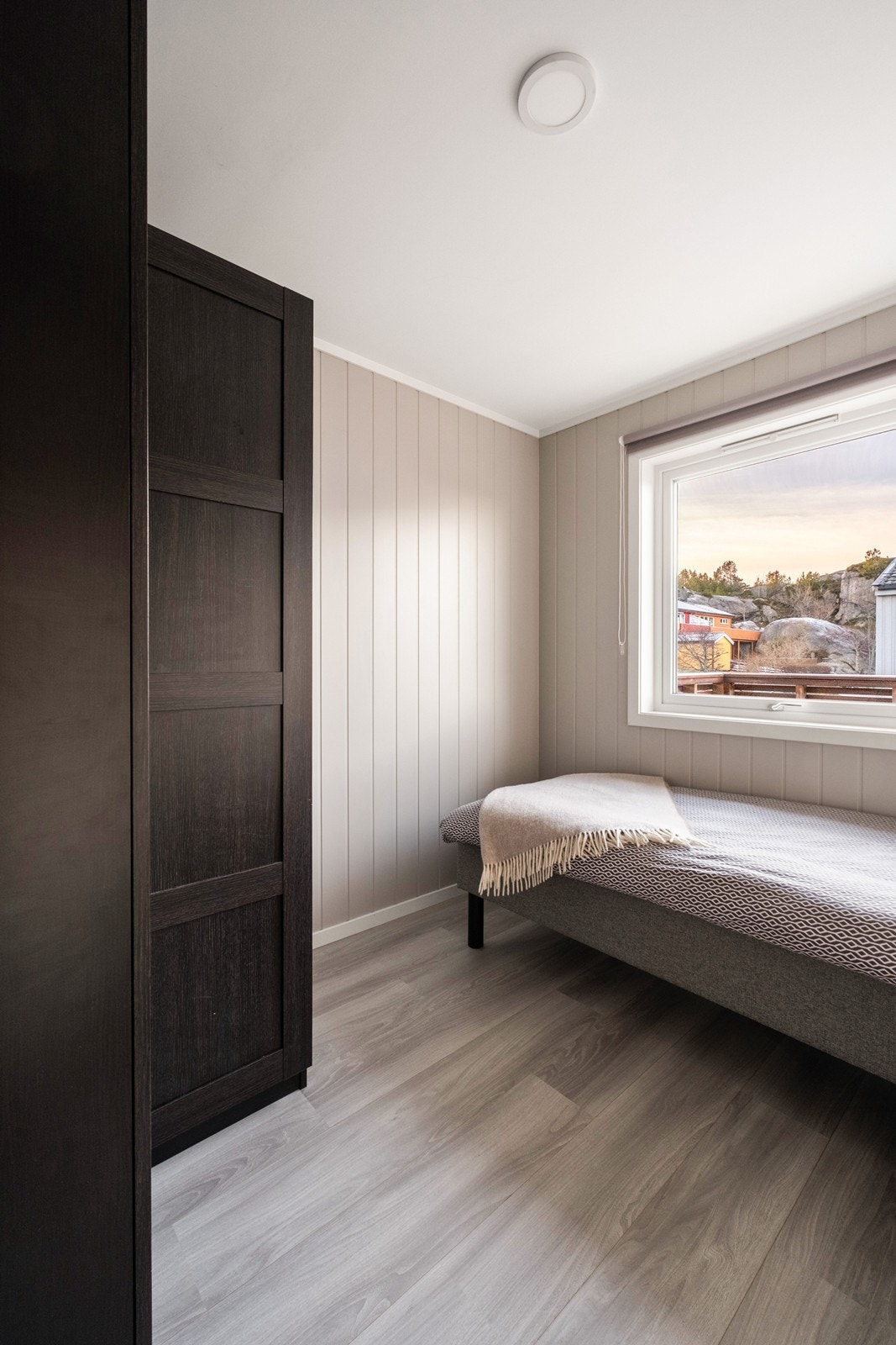 Også her er det montert rikelig med garderobeskap! Galleribilde