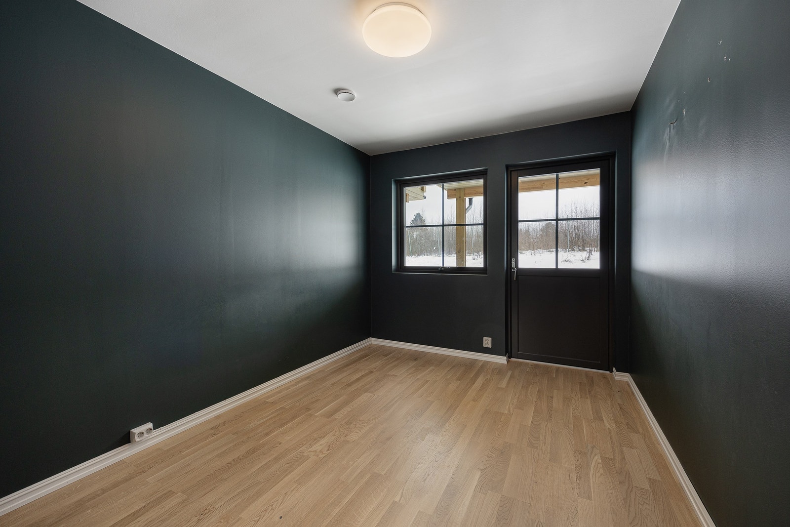 Hovedsoverommet ligger skjermet i første etasje og har egen utgang til baksiden. Galleribilde