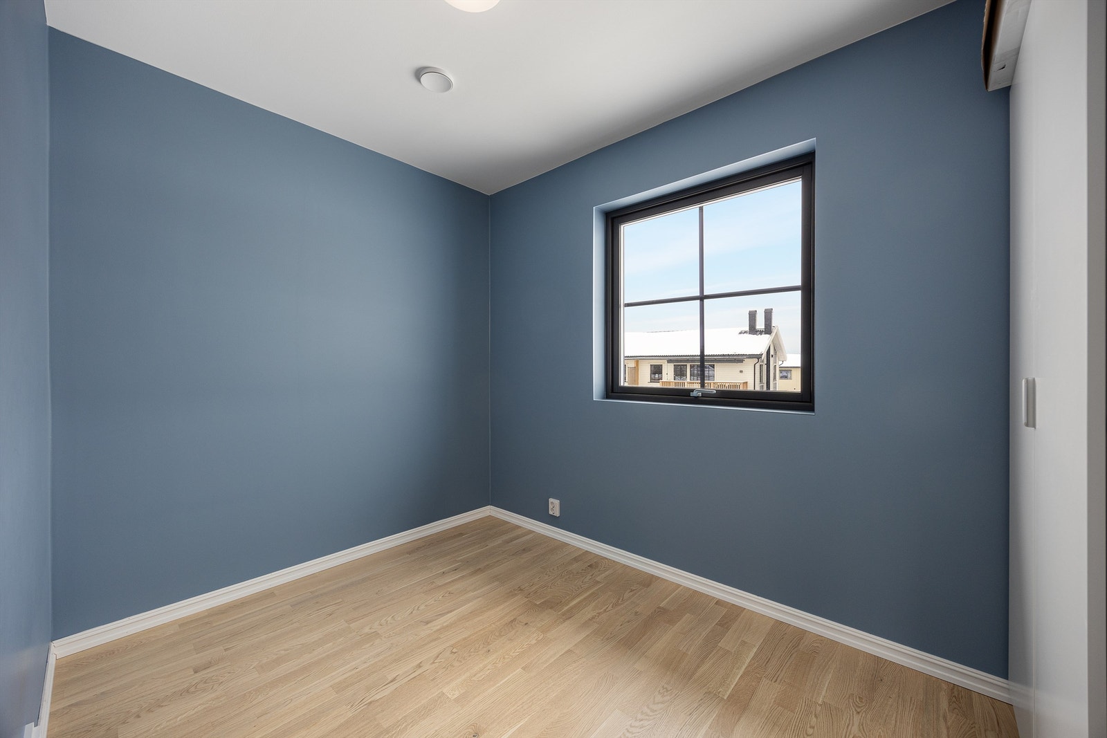 Boligen har totalt tre soverom, hvorav to ligger i andre etasje. Galleribilde