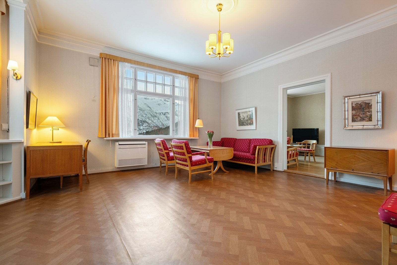 I tillegg er det varmepumpe som gir enkel og stabil varme (ny innvendig og utvendig del til varmepumpe i 2023) Galleribilde