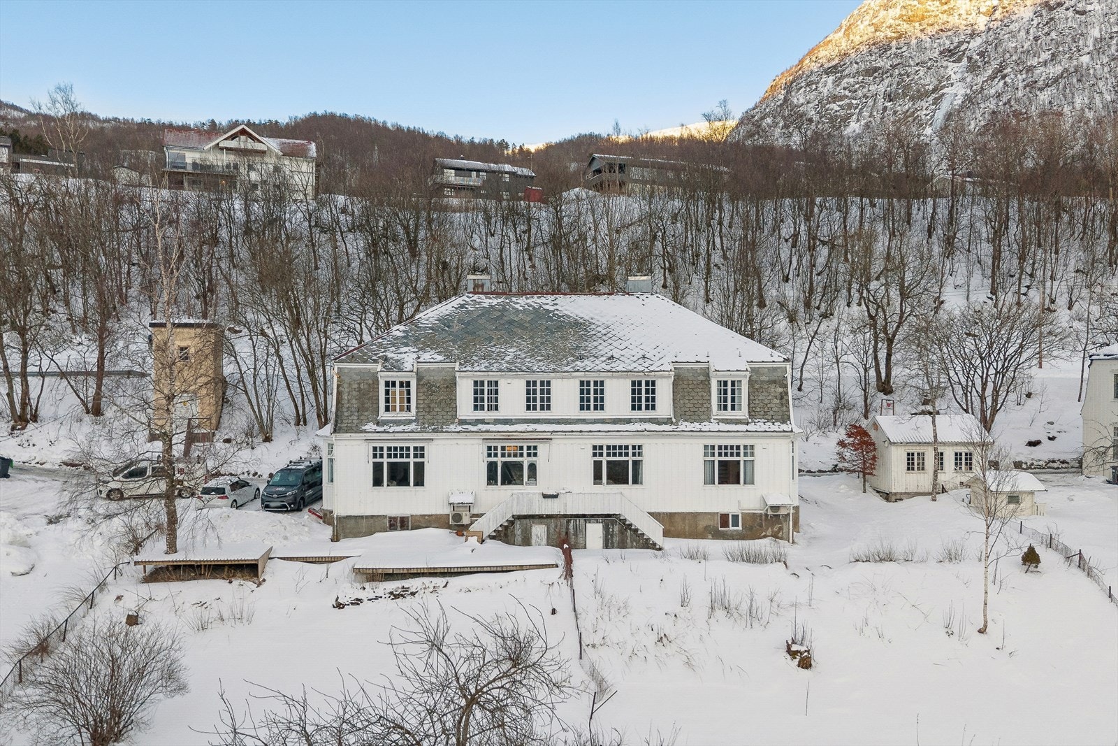 Bygget ble oppført i ca. 1920 som funksjonærbolig for industrien i bygda og holder historisk betydning (bevaringsverdig) Galleribilde
