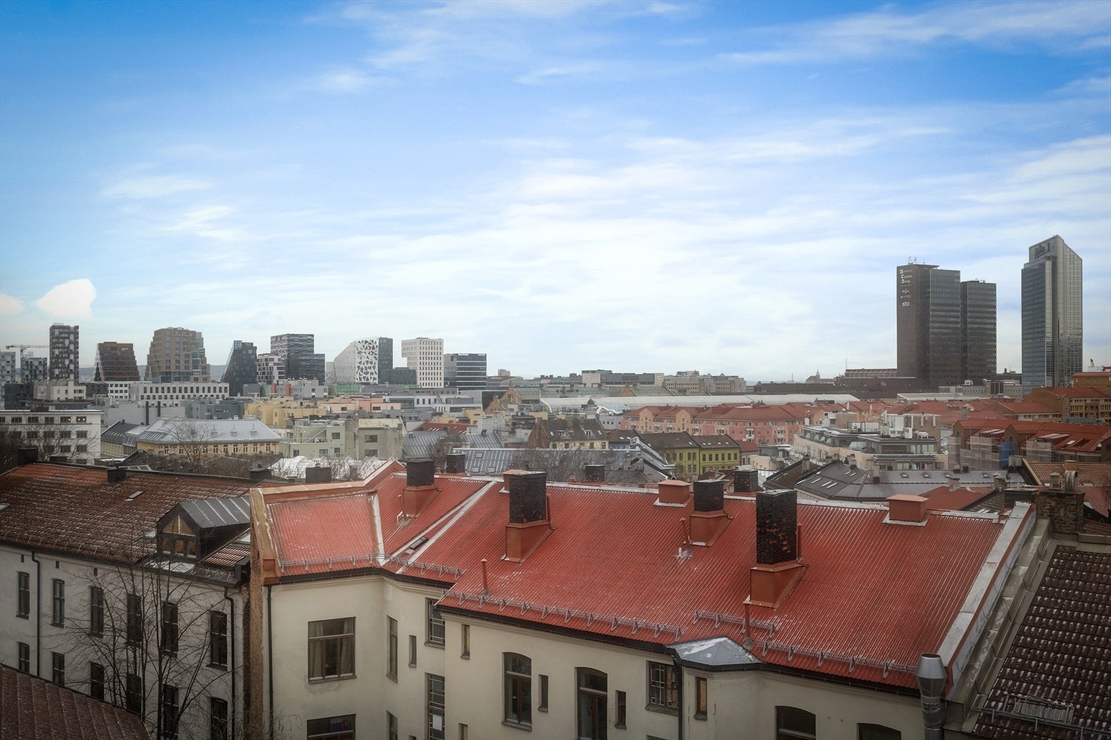 Bygget ligger i et høydedrag, så her har du utsikt over store deler av byen! Galleribilde