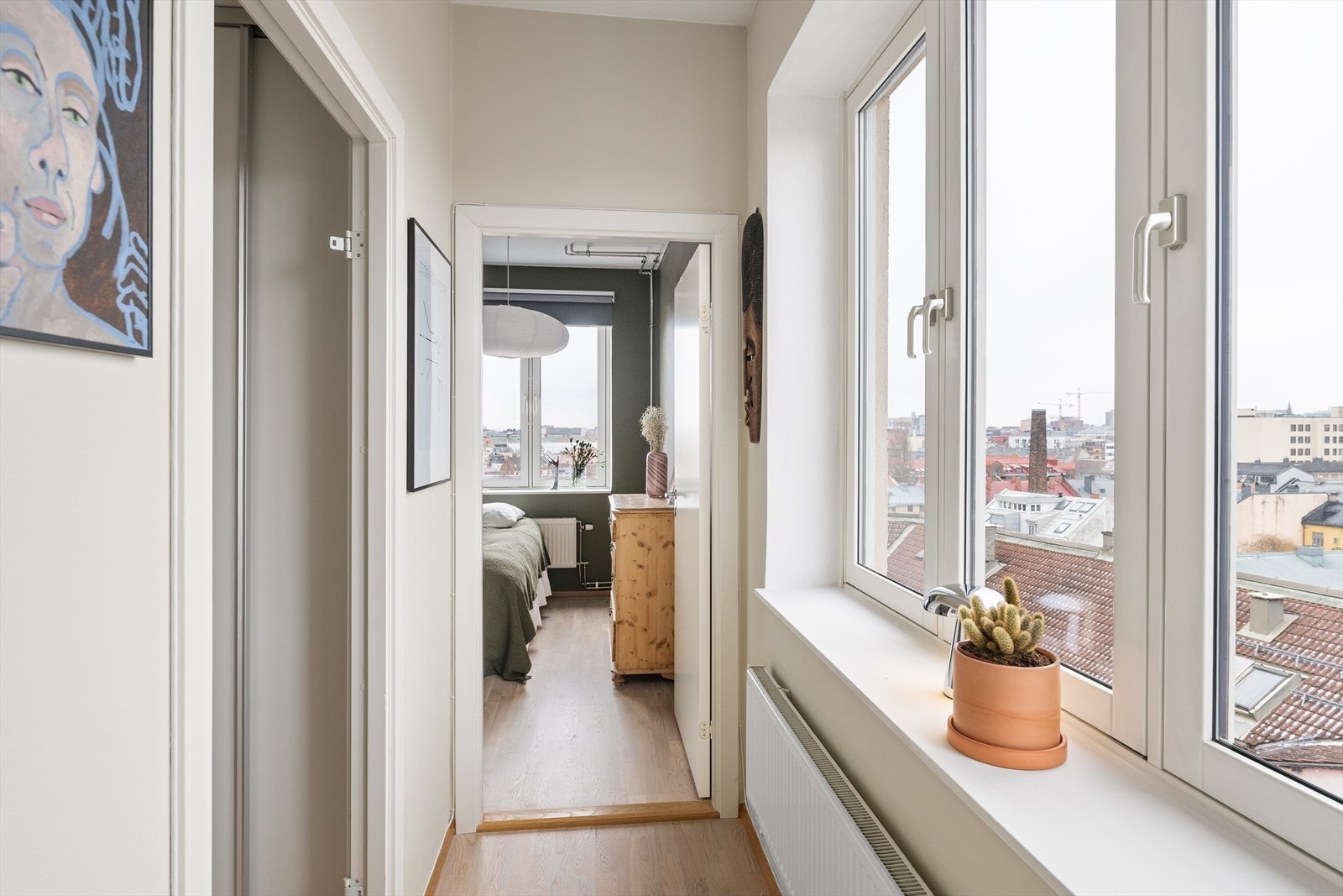 Det er balansert ventilasjon i leiligheten med varmegjenvinning. Galleribilde