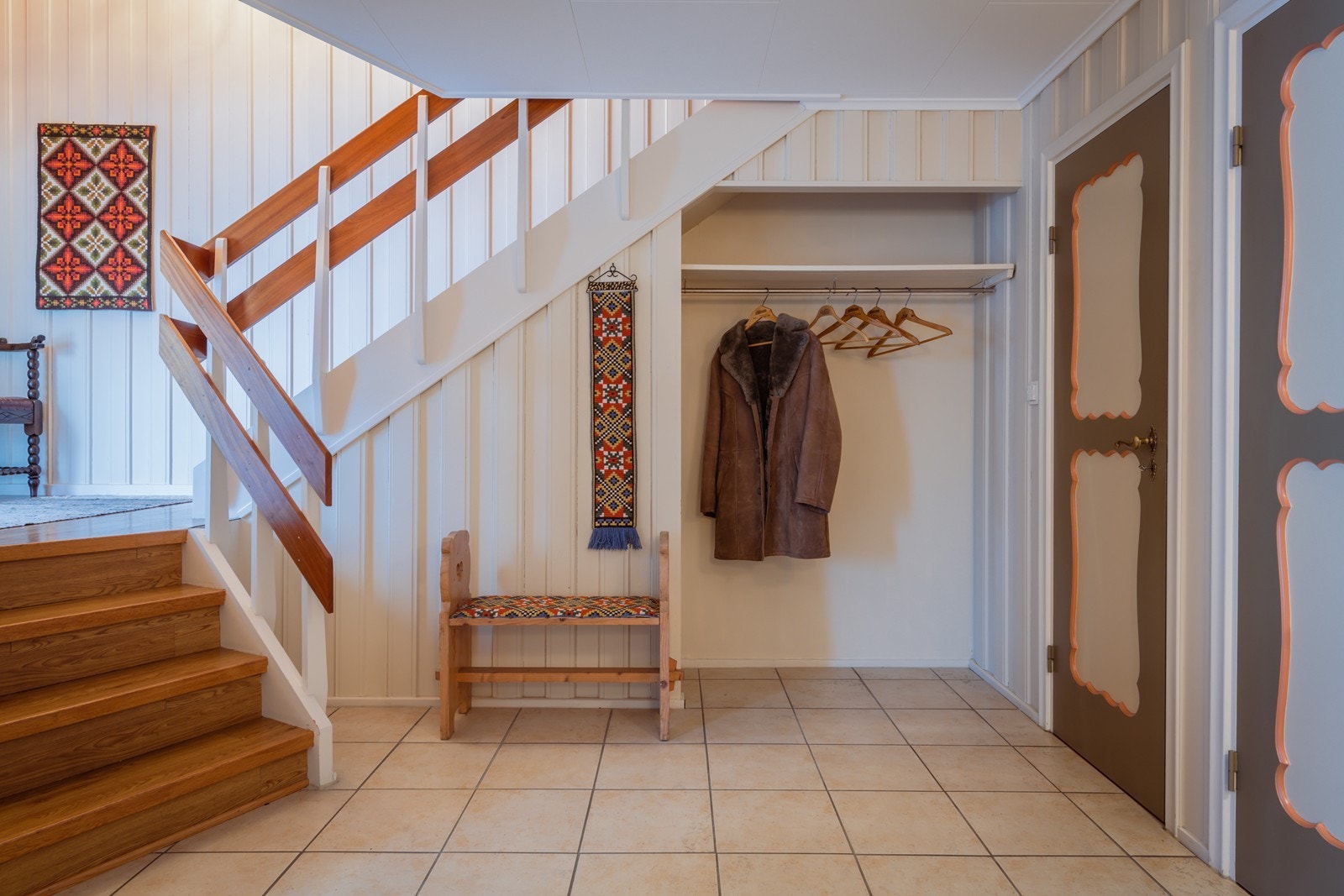 I underetasjen har man godt med bodplass og egen sentral med moderne bergvameanlegg. Galleribilde