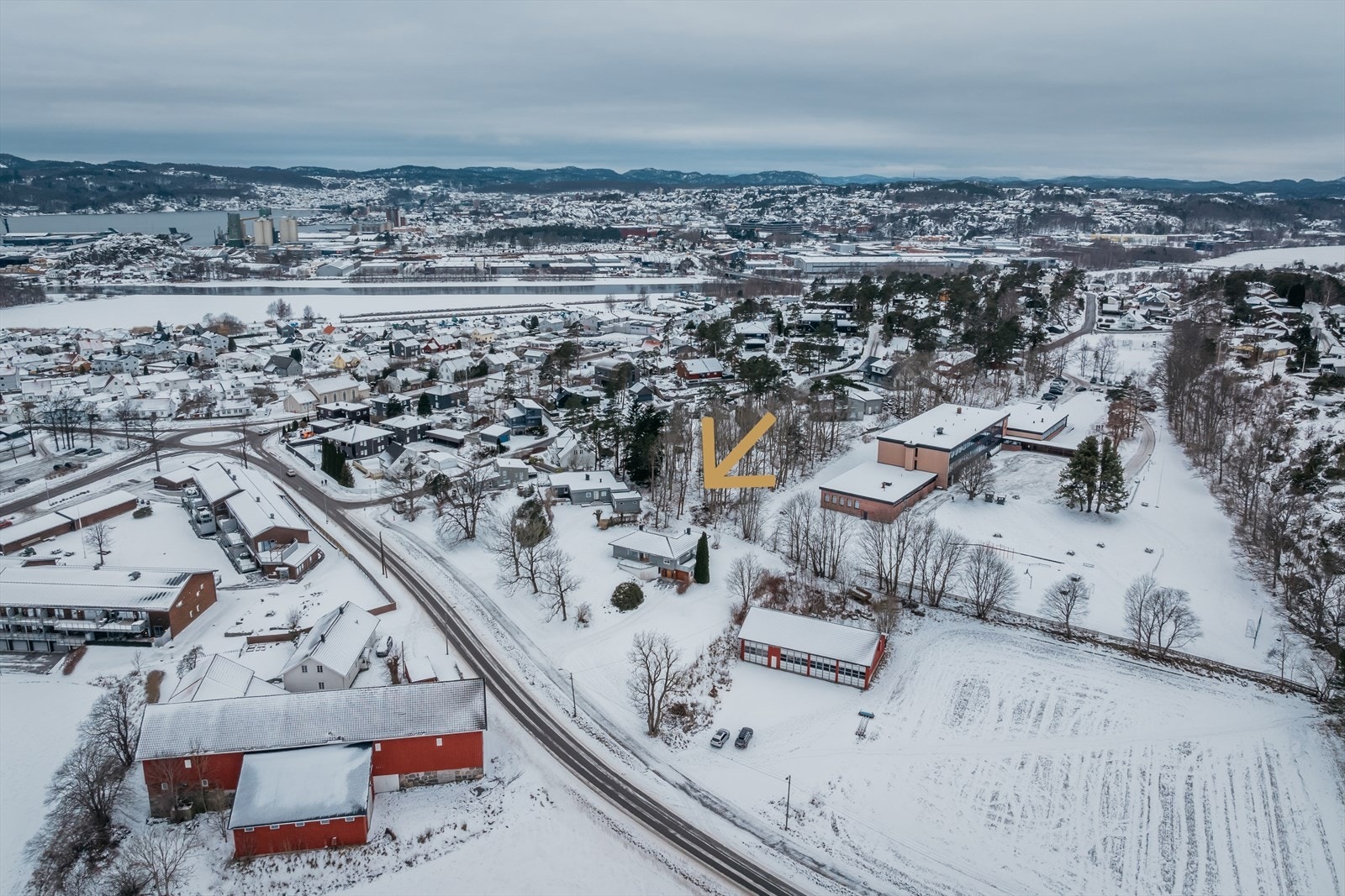 Huset ligger landlig til i et rolig område. Galleribilde
