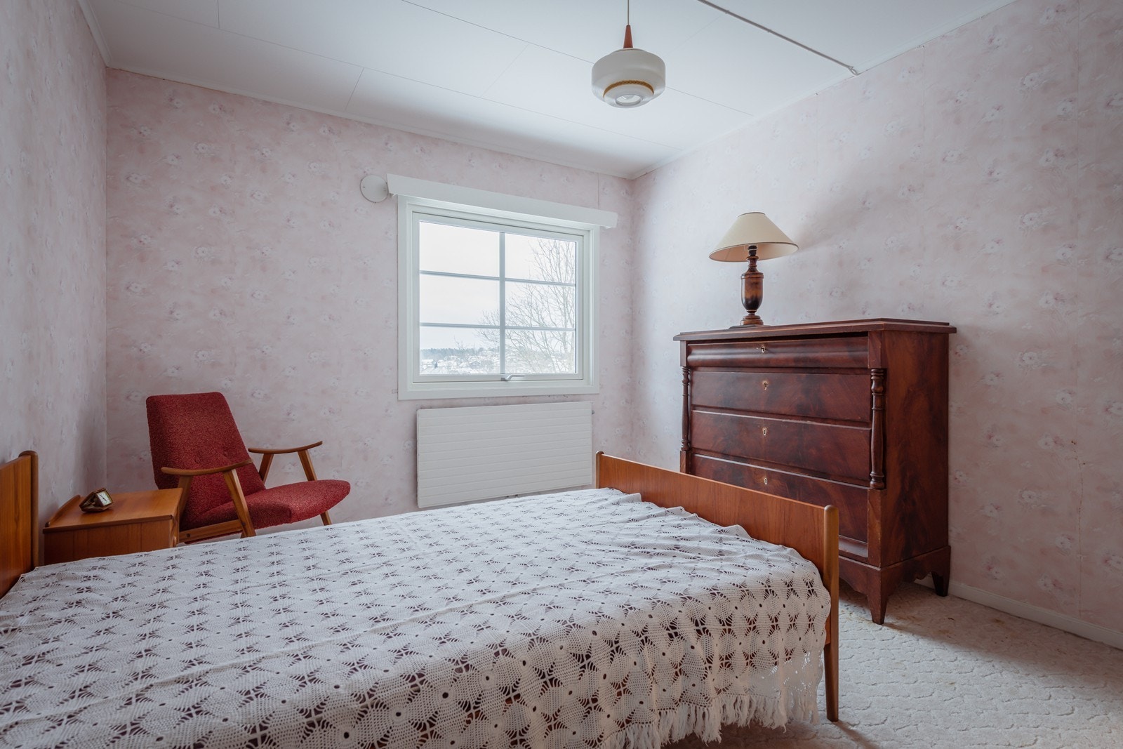 Soverom 1, romslig med god plass til dobbeltseng. Galleribilde