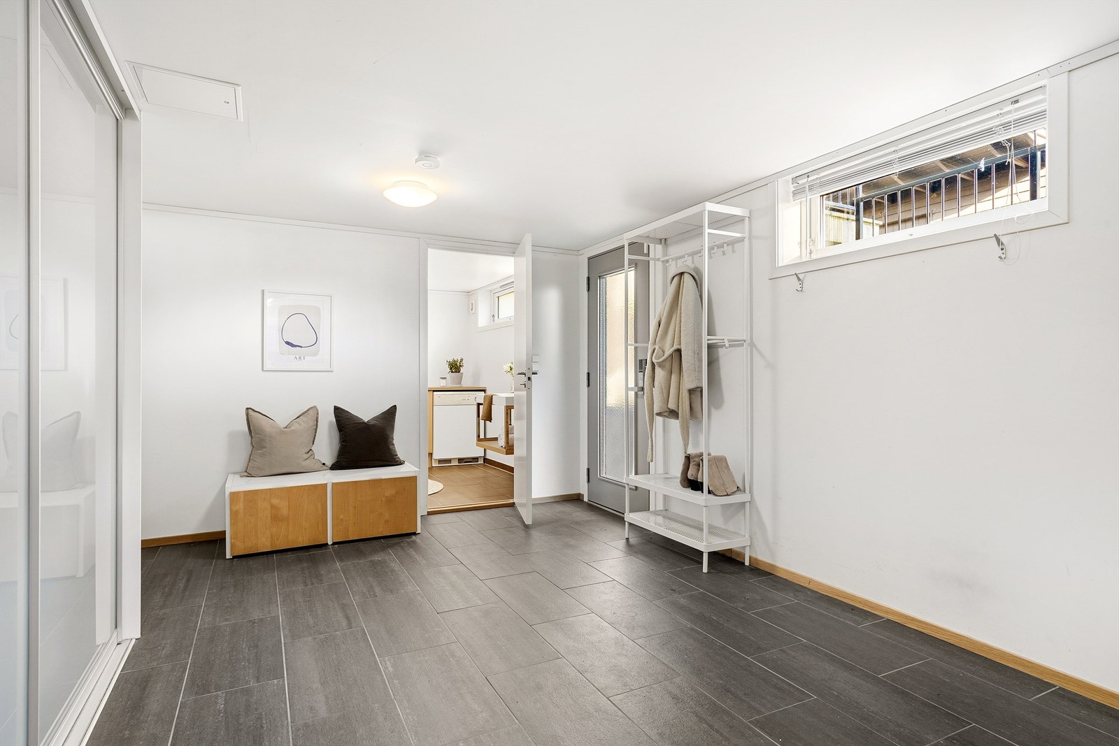 Praktisk biinngang. Galleribilde