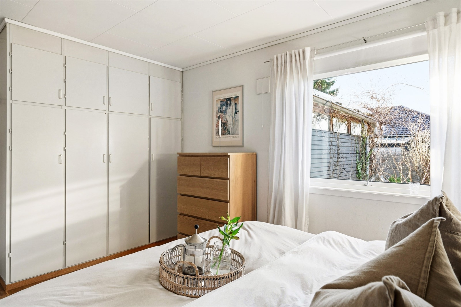 Hovedsoverom med god skapplass. Galleribilde