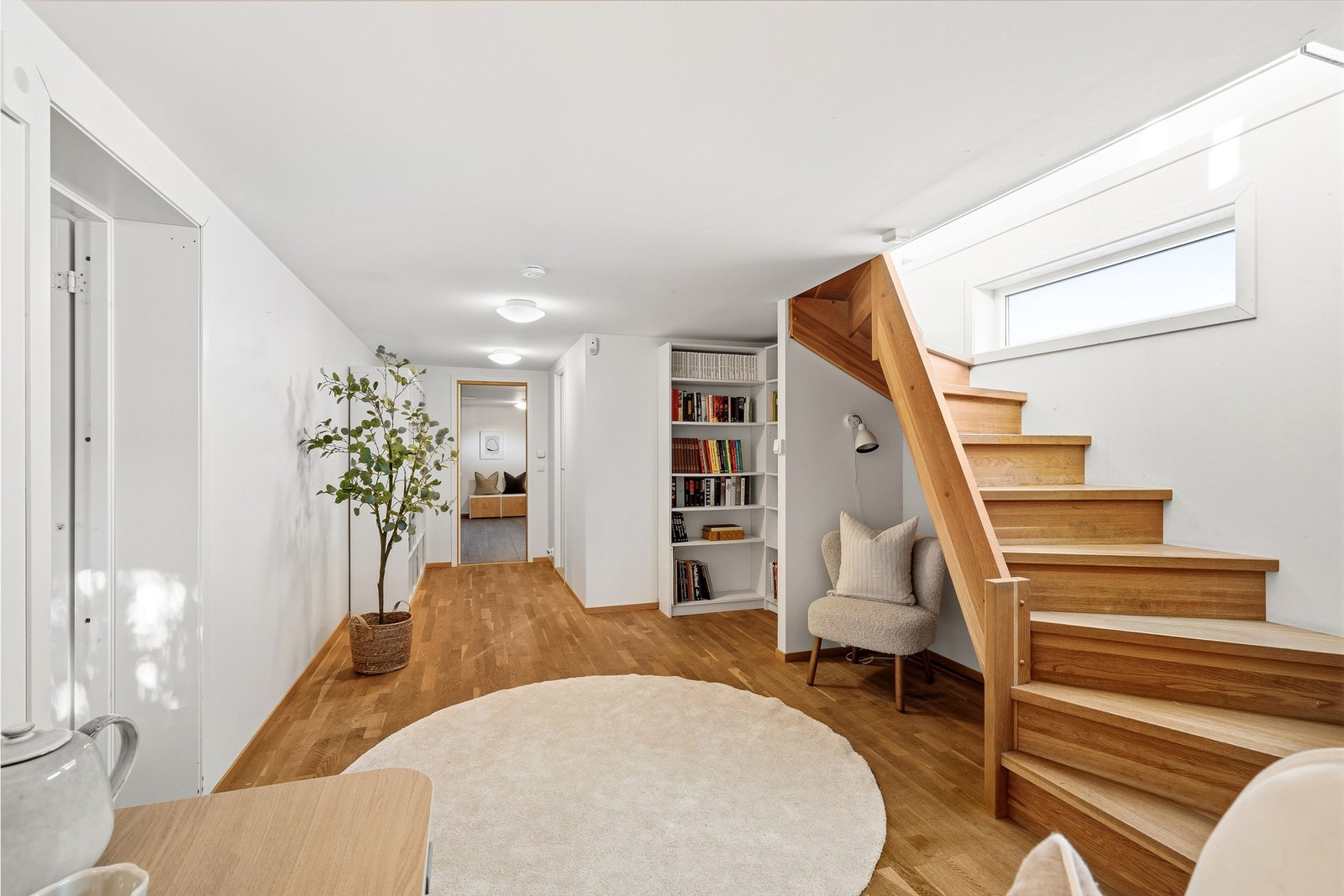 Stor og luftig underetasje. Galleribilde