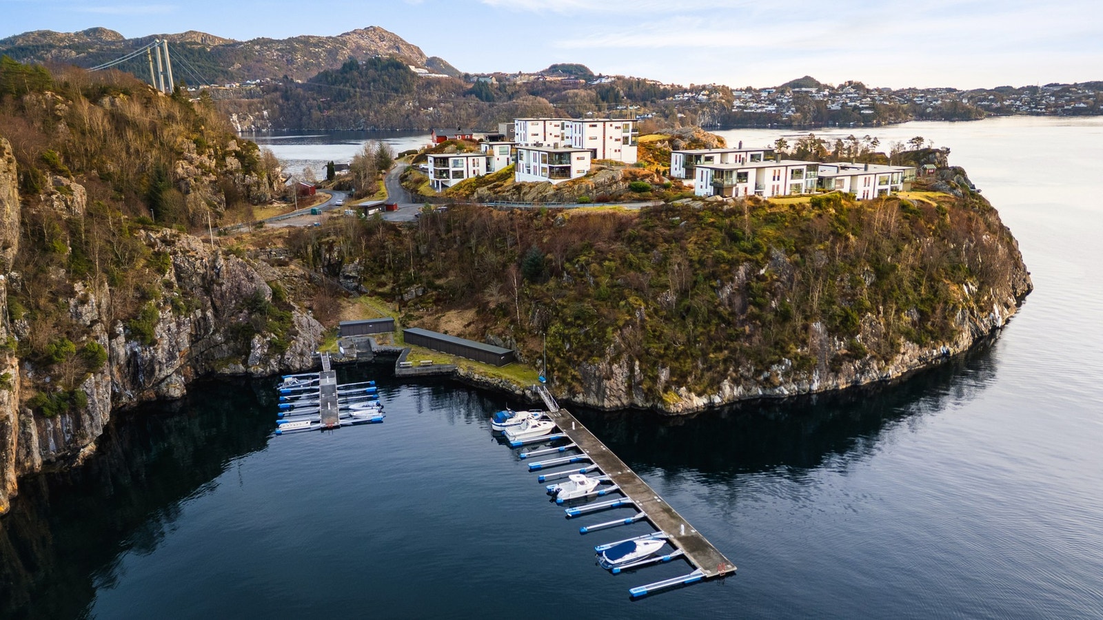 Mulighet for leie av båtplass i Engevik båthavn rett nedenfor! Galleribilde