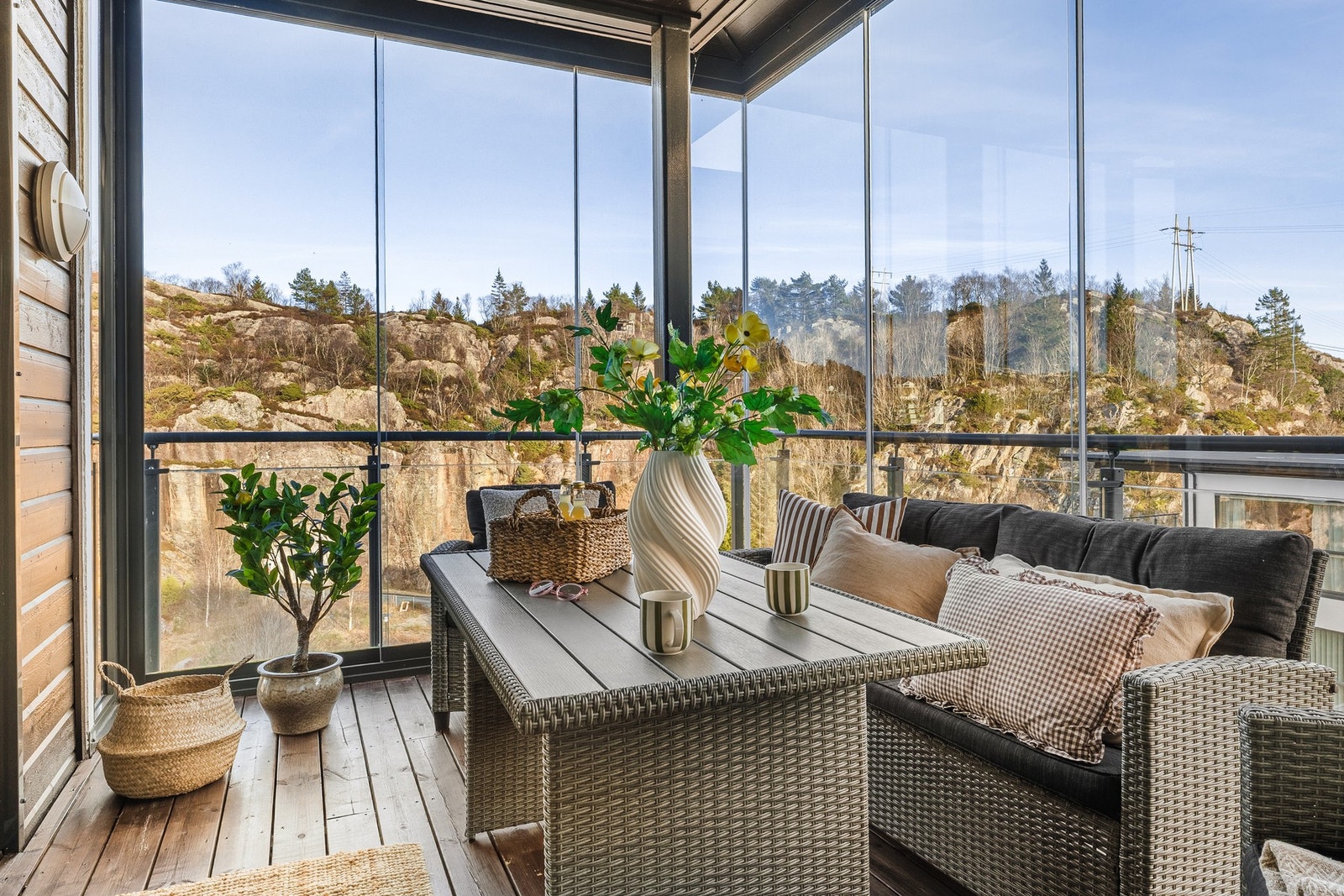 Denne fungerer som en forlengelse av stuen og kan benyttes store deler av året. Galleribilde