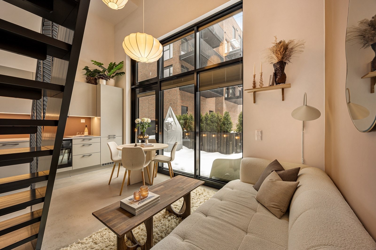 Leiligheten har balansert ventilasjon og vannbåren gulvvarme i 1.etasje. Galleribilde