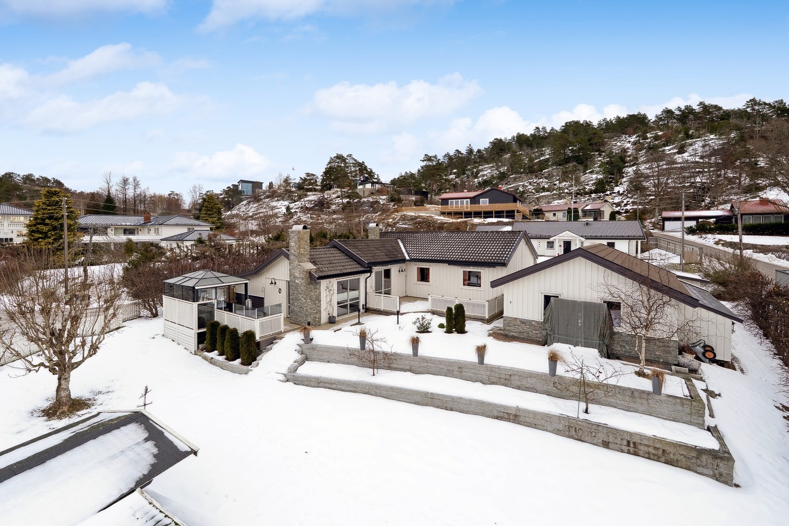 Velkommen til Korsvikveien 10! En sjønær og innholdsrik enebolig på stor tomt. Galleribilde