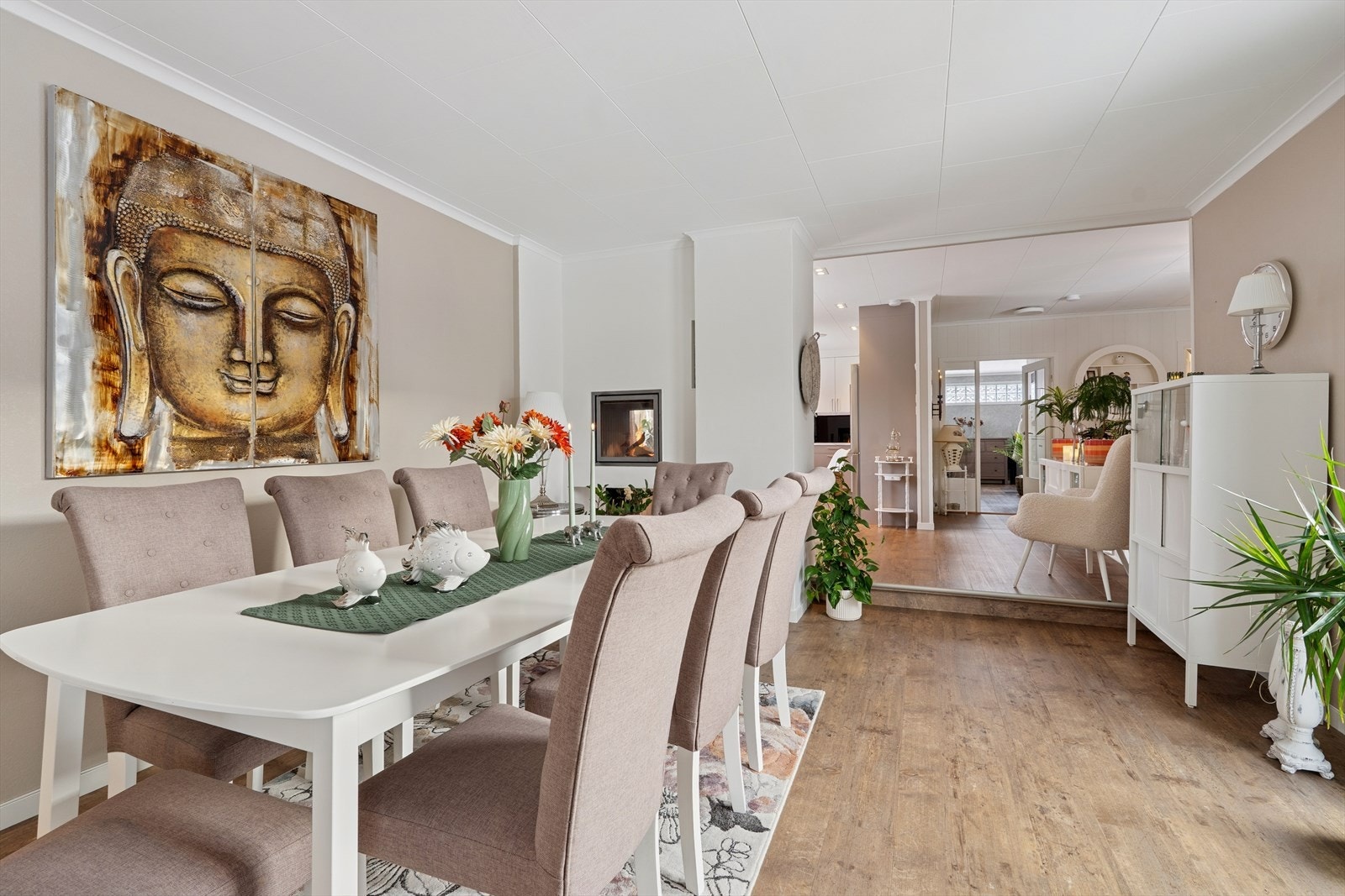 De store rommene gir fleksibilitet for møblering og ulike bruksområder. Galleribilde