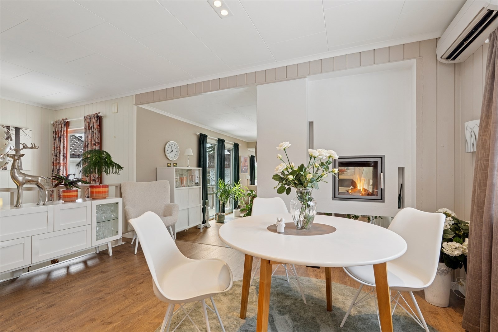 De åpne flatene gir en luftig romfølelse og god flyt mellom sonene. Galleribilde