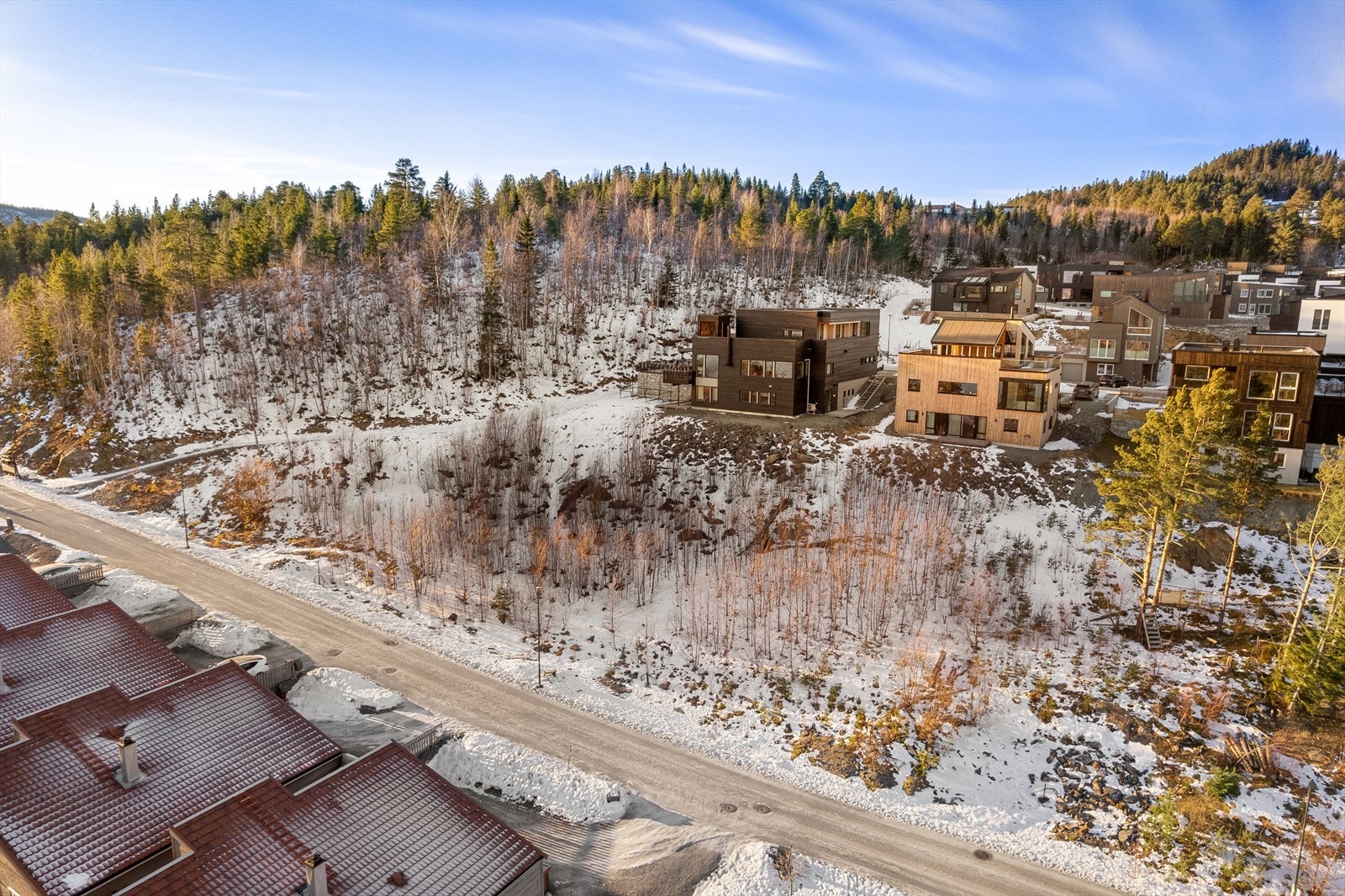 Tomten ligger flott til i et av de nyeste boligfeltene på Sveberg. Galleribilde