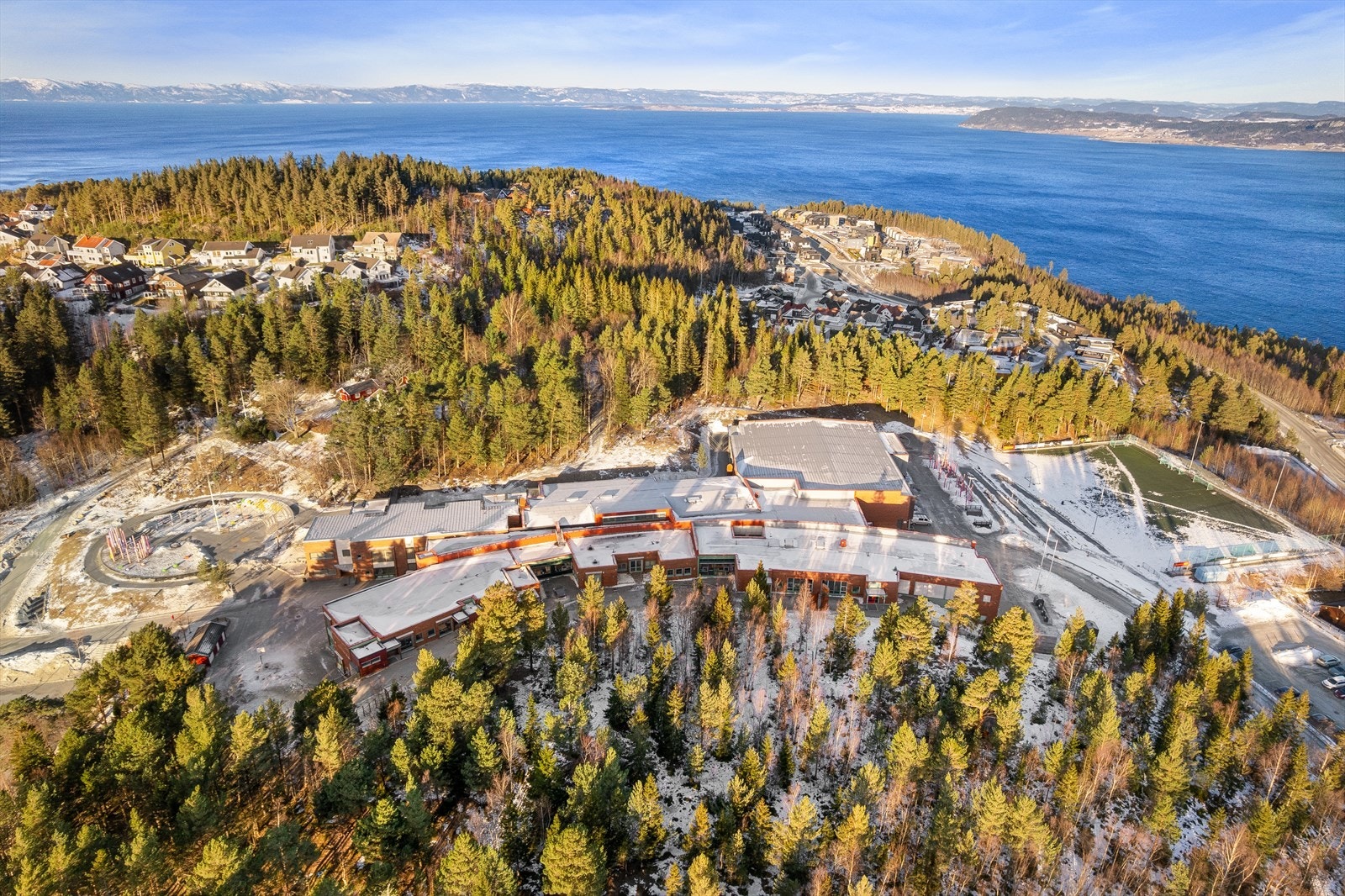 Det er kun 10 minutters gange til Sveberg skole og Sveberghallen. Galleribilde