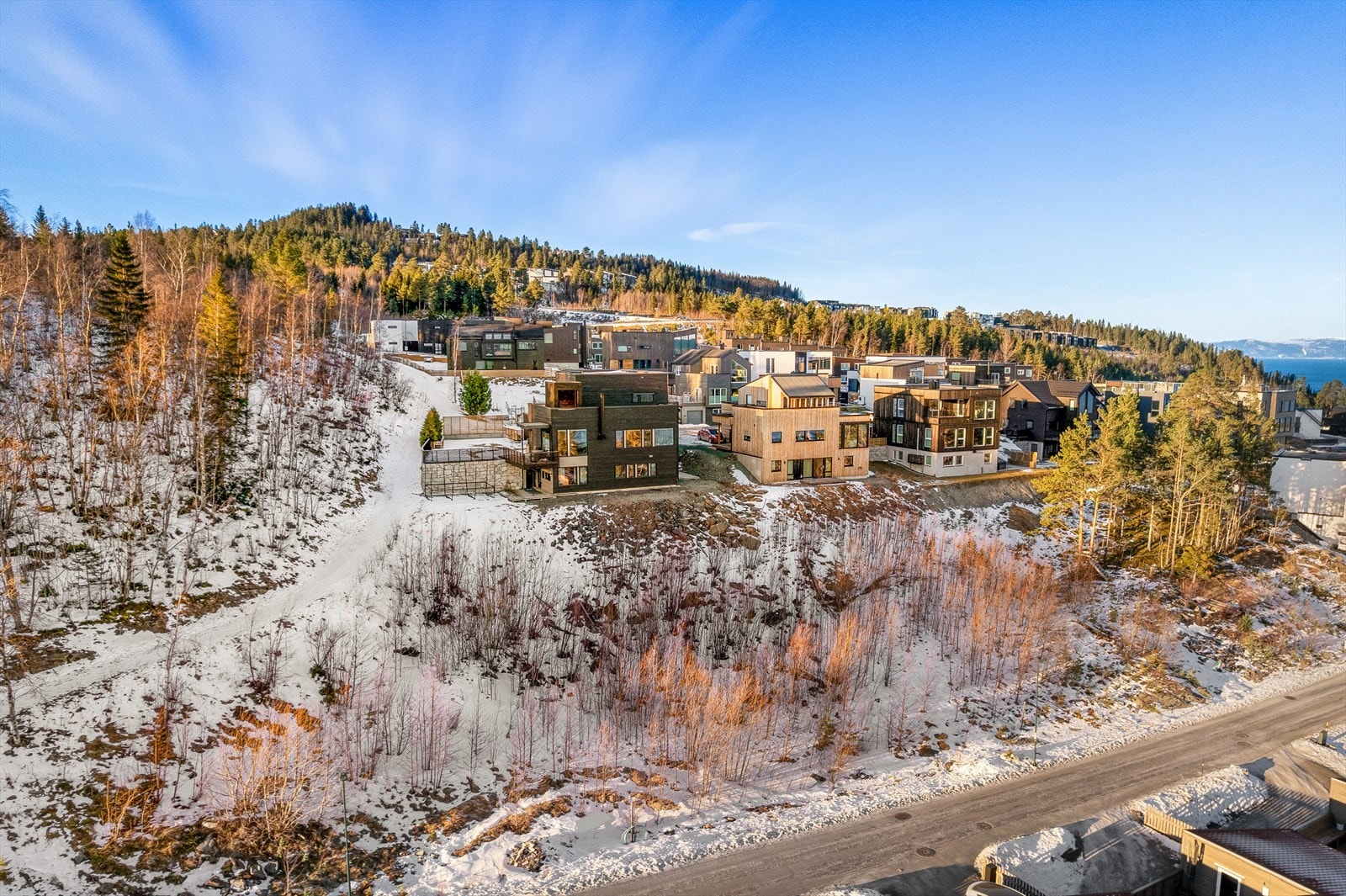 Populært og attraktivt boligfelt med mange nyetablerte boliger rundt. Galleribilde