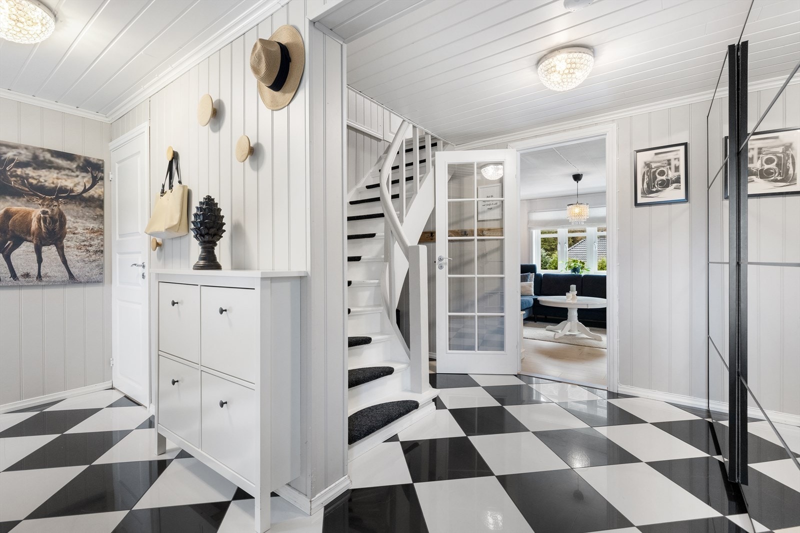 Bli møtt hver dag av en lys og innbydende hall! Galleribilde