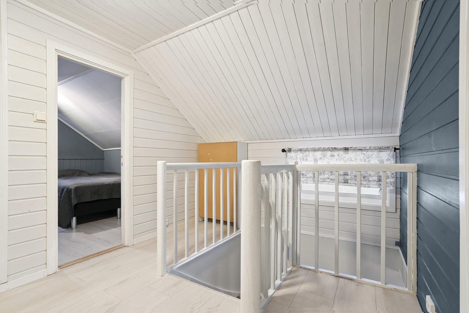 Boligens 4 soverom befinner seg alle på loftet. Galleribilde