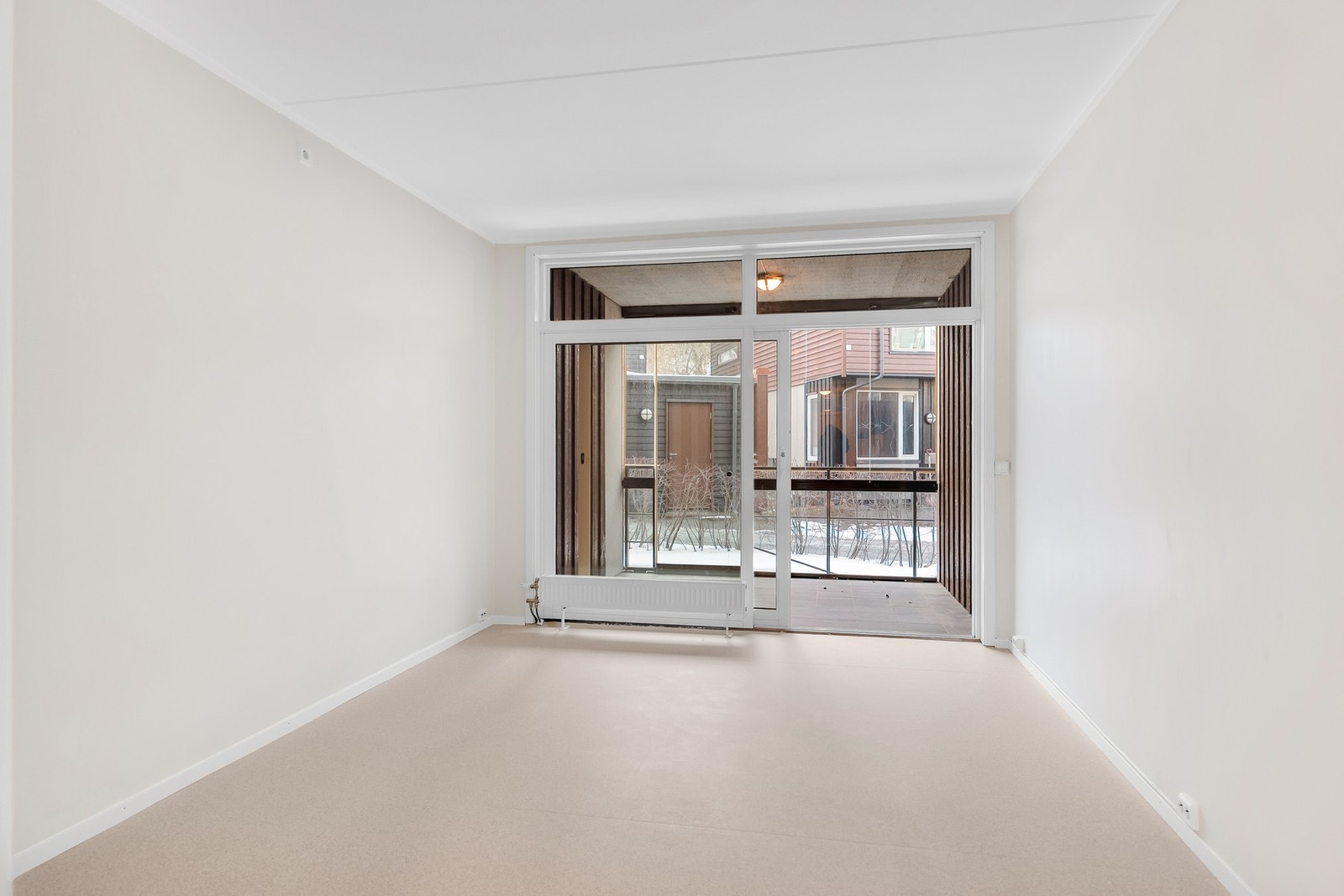 Store vindusflater med naturlig lysinnslipp. Galleribilde