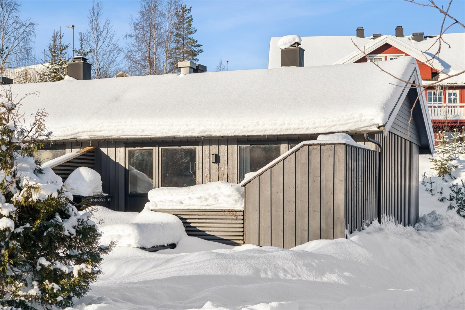 Fra kjøkkenet er det direkte utgang til terrassen. Galleribilde