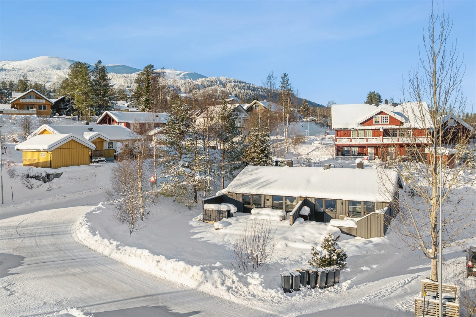 Her bor du med umiddelbar nærhet til skog og mark, et ypperlig utgangspunkt for et aktivt friluftsliv og å nyte alt Trysil har å by på, året rundt. Foto: Johan Anderson. Galleribilde