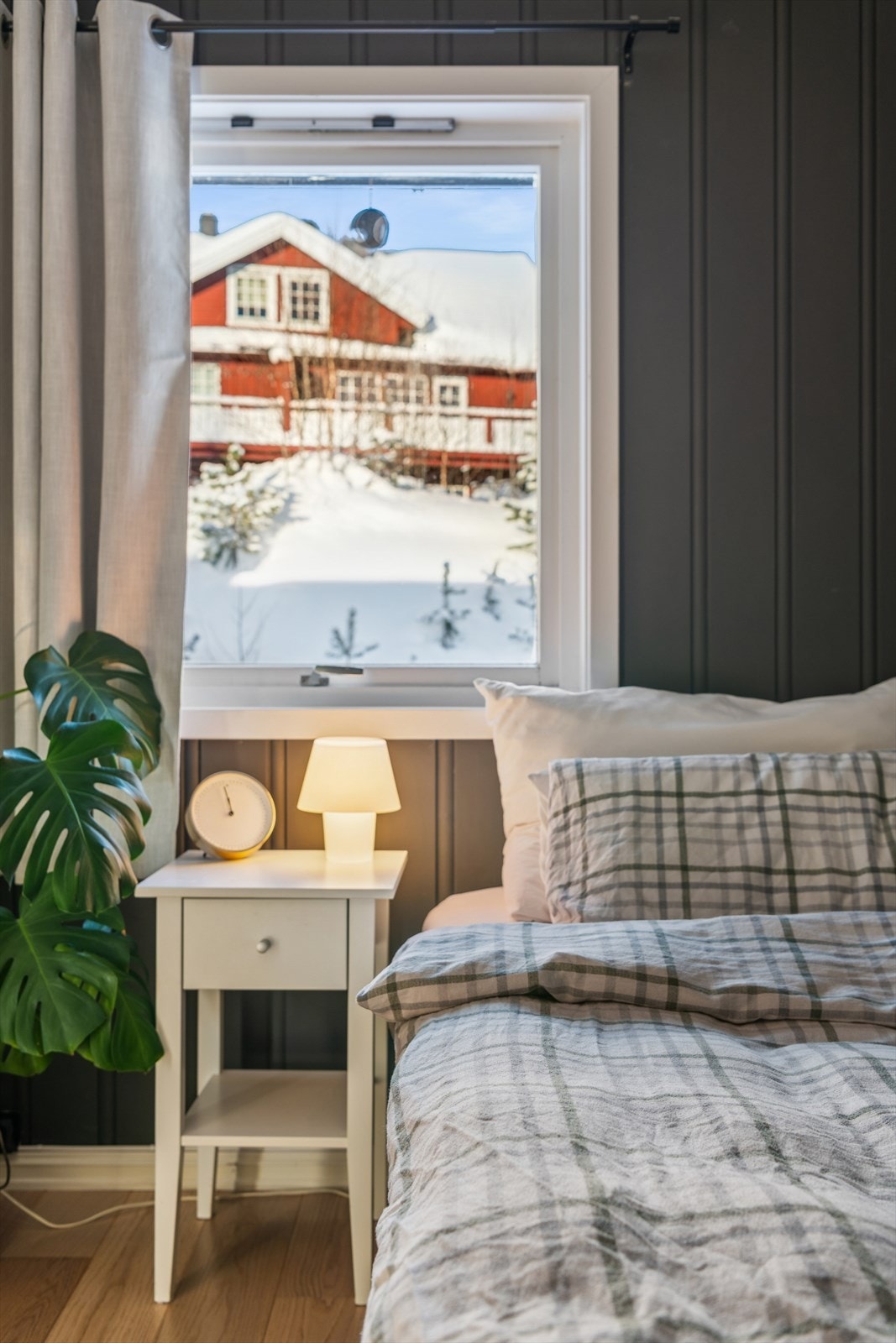 Soverommet vender mot nordvest, og er utført i samme stil som boligen for øvrig. Galleribilde