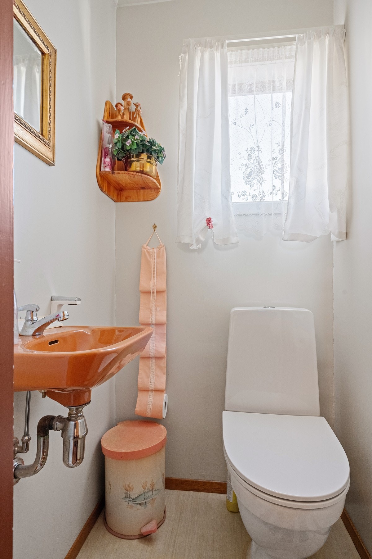 Toalett. Galleribilde