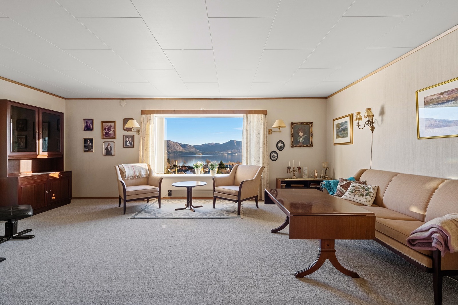 Det store vinduet slipper inn mye lys og gir gode muligheter for modernisering. Galleribilde