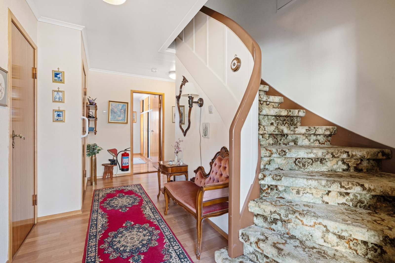 Inngangspartiet gir direkte og enkel adkomst til både toalett og bad Galleribilde