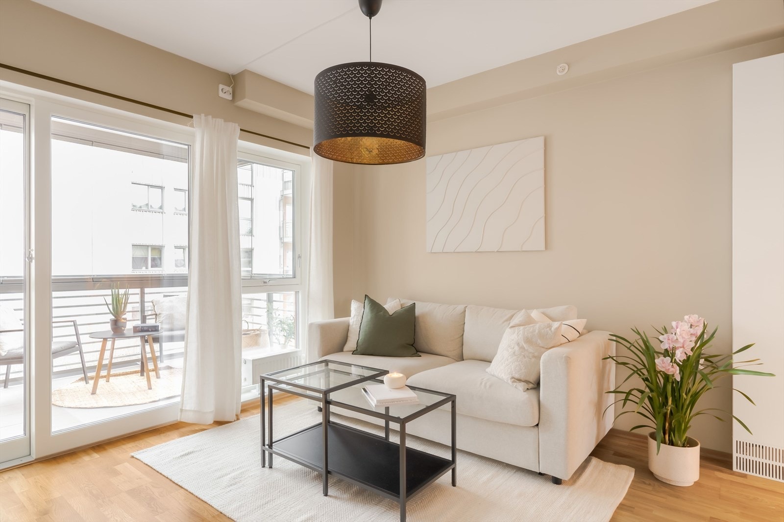 Her vil du bo i et moderne boligbygg fra 2019 med gangavstand til dagligvarebutikk. Galleribilde