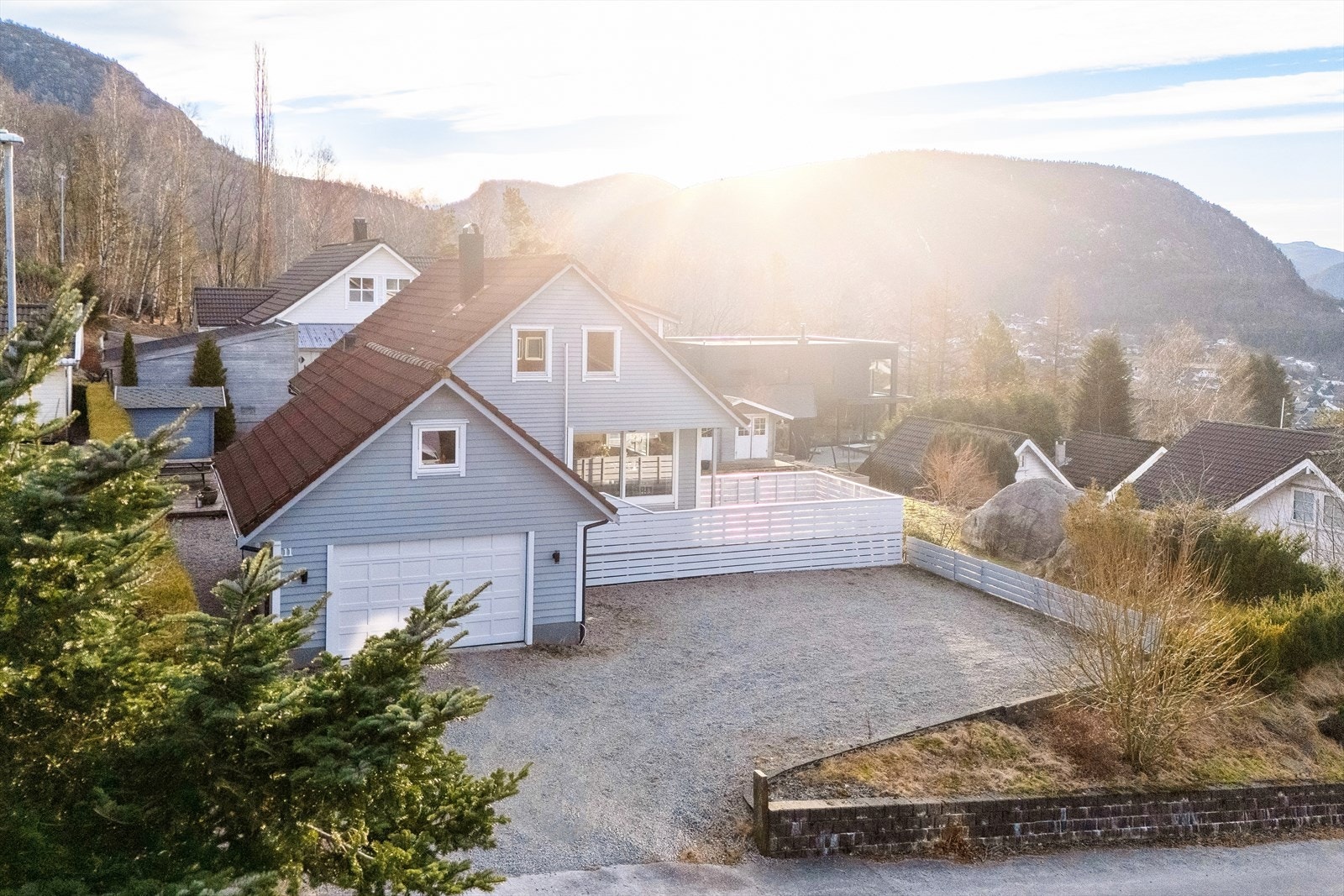 Solen står på fra morgen til kveld Galleribilde