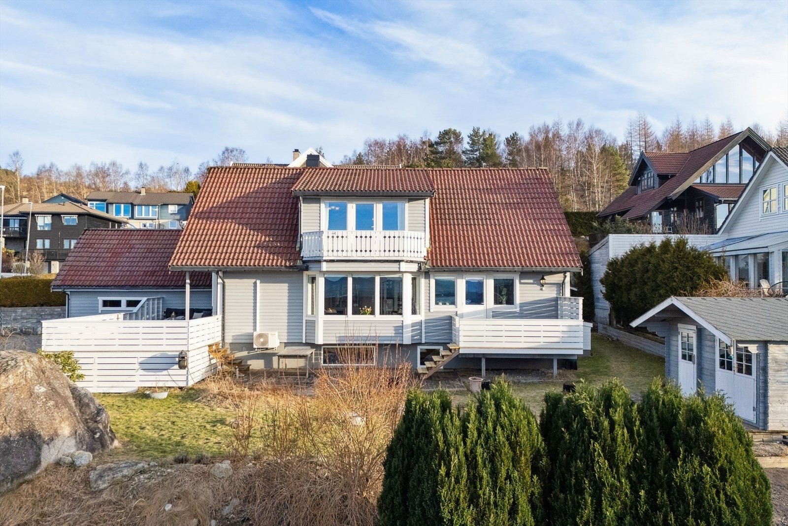 Boligen er oppgradert i nyere tid og fremstår med høy standard. Galleribilde