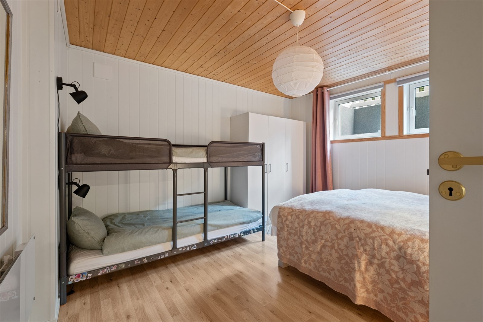 Kjeller: Soverom 1 (rommet er oppført som kjellerstue på tegninger og er ikke bruksendret/omsøkt) Galleribilde