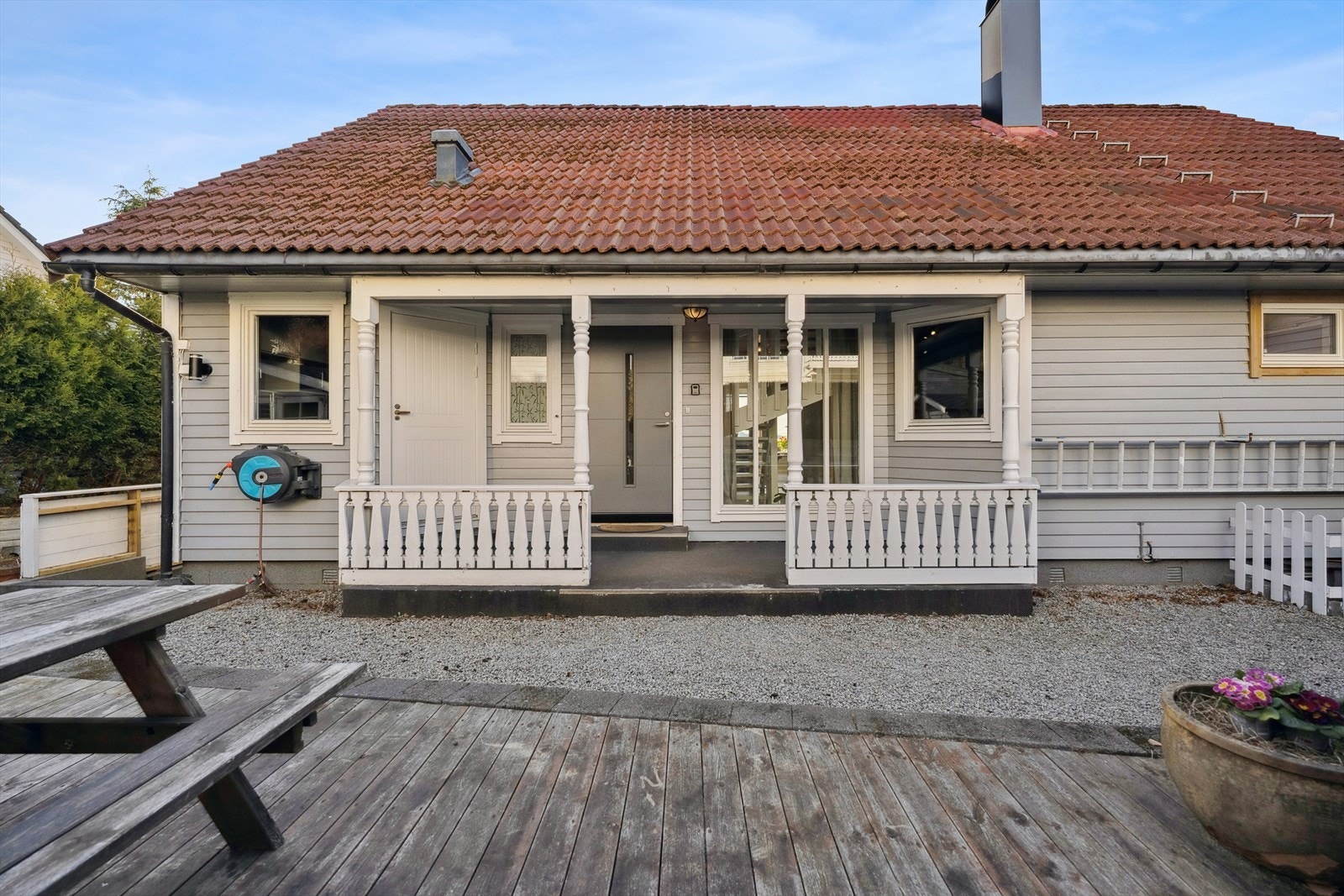 1. etg: Boligen har entré og praktisk biinngang. Galleribilde