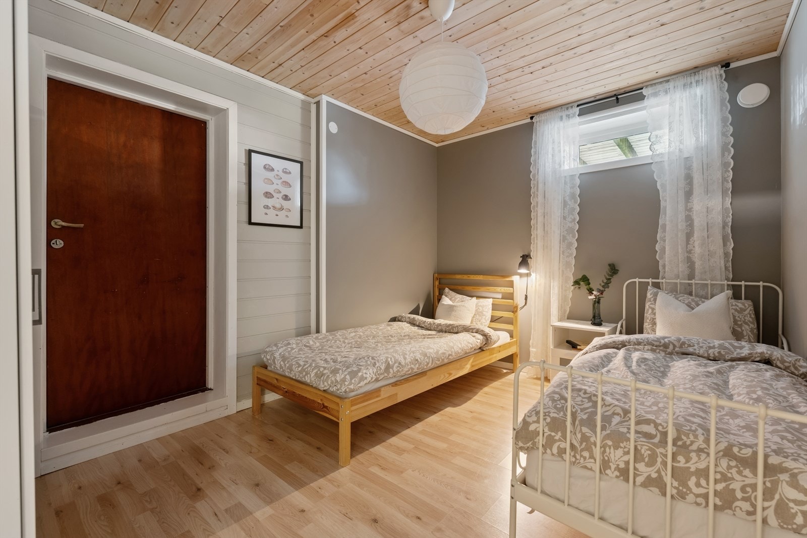 Kjeller: Soverom 2 (rommet er oppført som bod på tegninger og er ikke bruksendret/omsøkt) Galleribilde