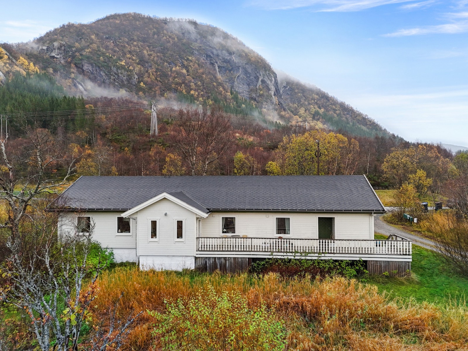 Boligen har en unik og gjennomført utforming på ett plan. Galleribilde