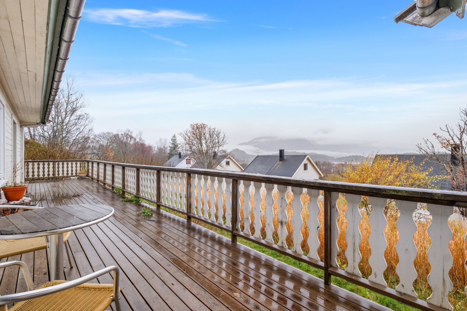 Verandaen er romslig og tilbyr flotte solforhold samt vakker utsikt. Galleribilde