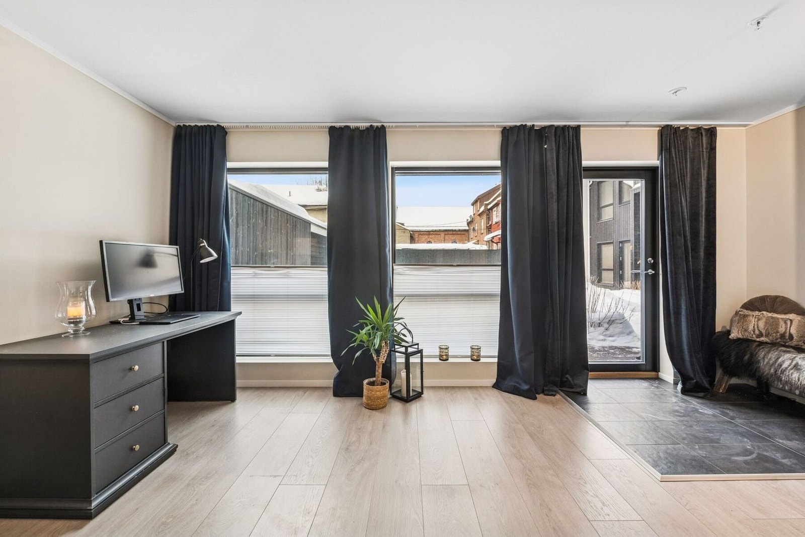 Leiligheten ligger i byggets 1.etasje og ble ferdigstilt i 2023. Galleribilde