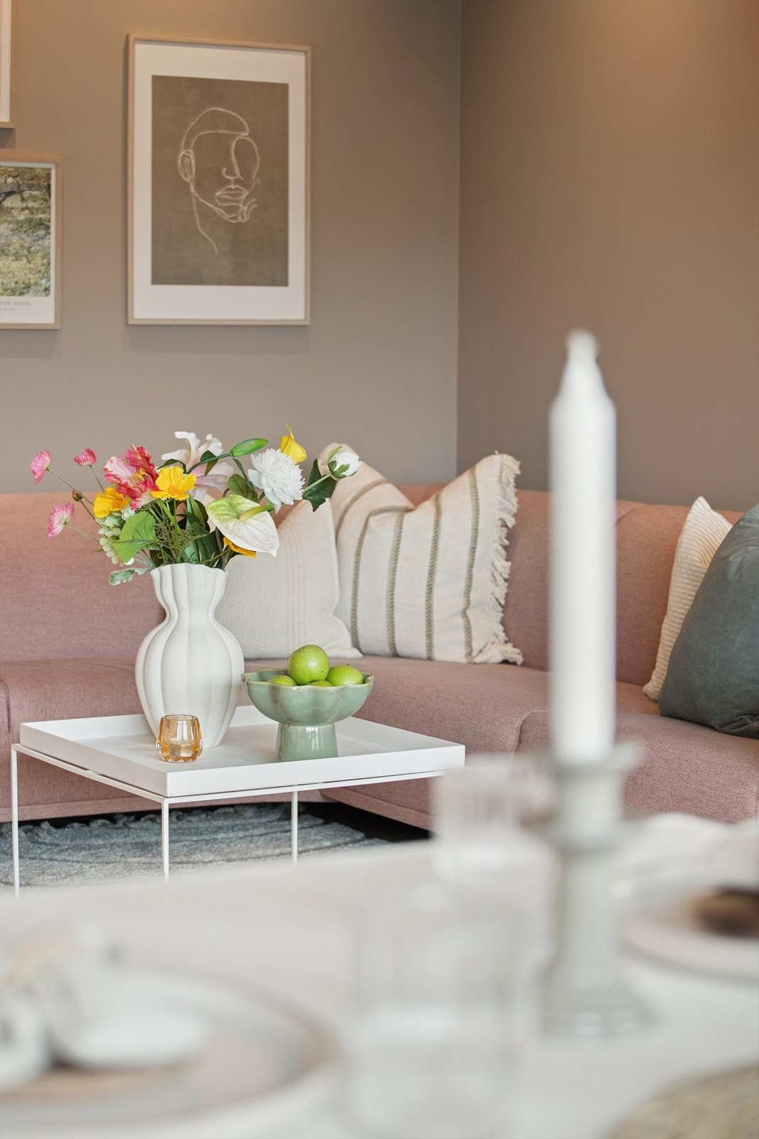 Boligen er tilknyttet fjernvarmeanlegg og balansert ventilasjon, noe som gir deg et godt og behagelig inneklima året rundt. Galleribilde