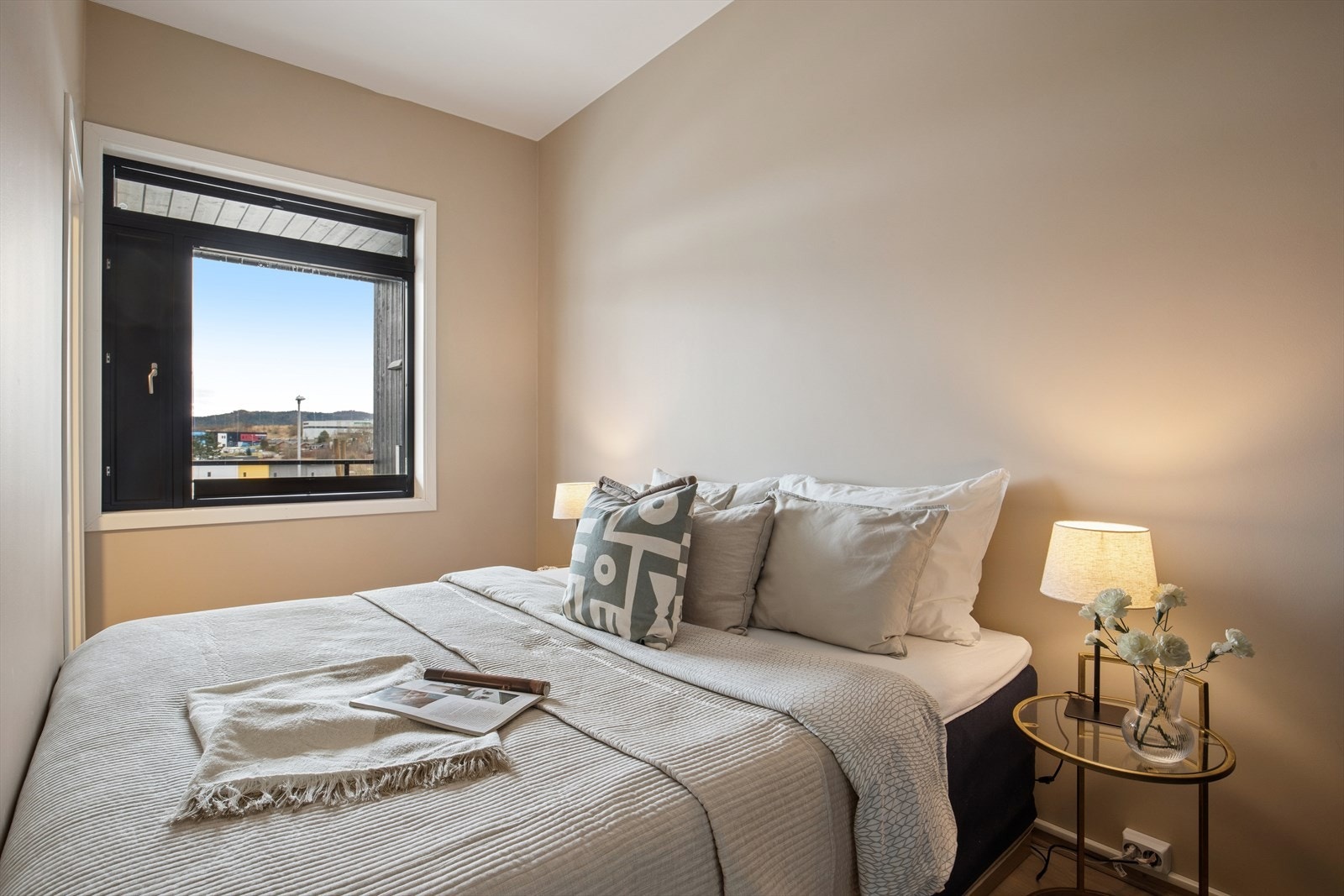 Leiligheten har en barnevennlig planløsning med to soverom av god størrelse. Galleribilde