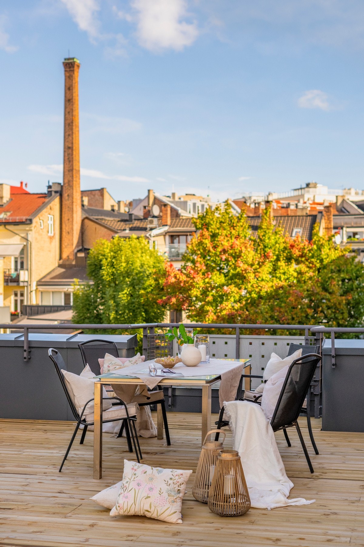 Beboerne disponerer en felles takterrasse med ypperlige solforhold. Den ble pusset opp i 2023 av sameiet Galleribilde