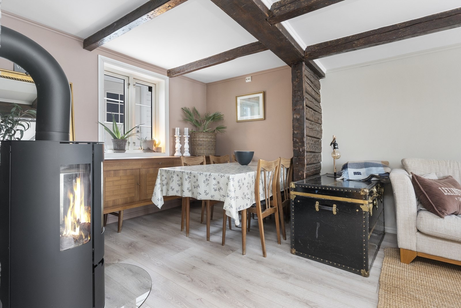 Nyere vedovn
installert Galleribilde