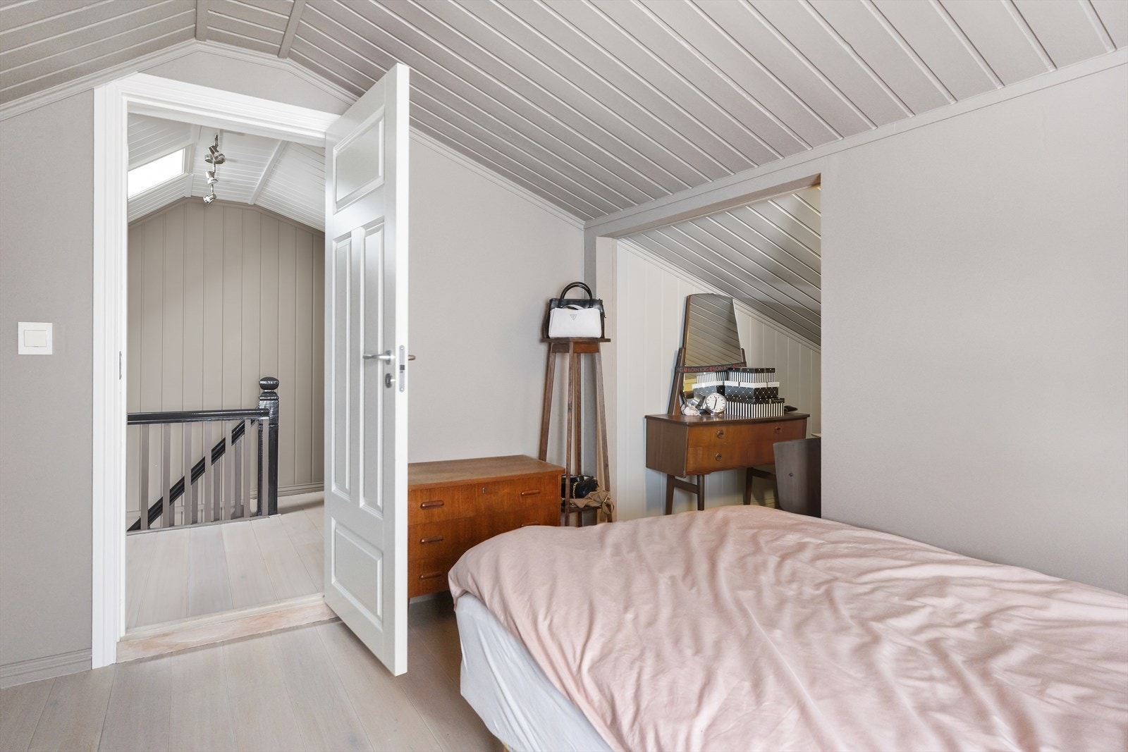 Soverommet har også kott ved siden av Galleribilde