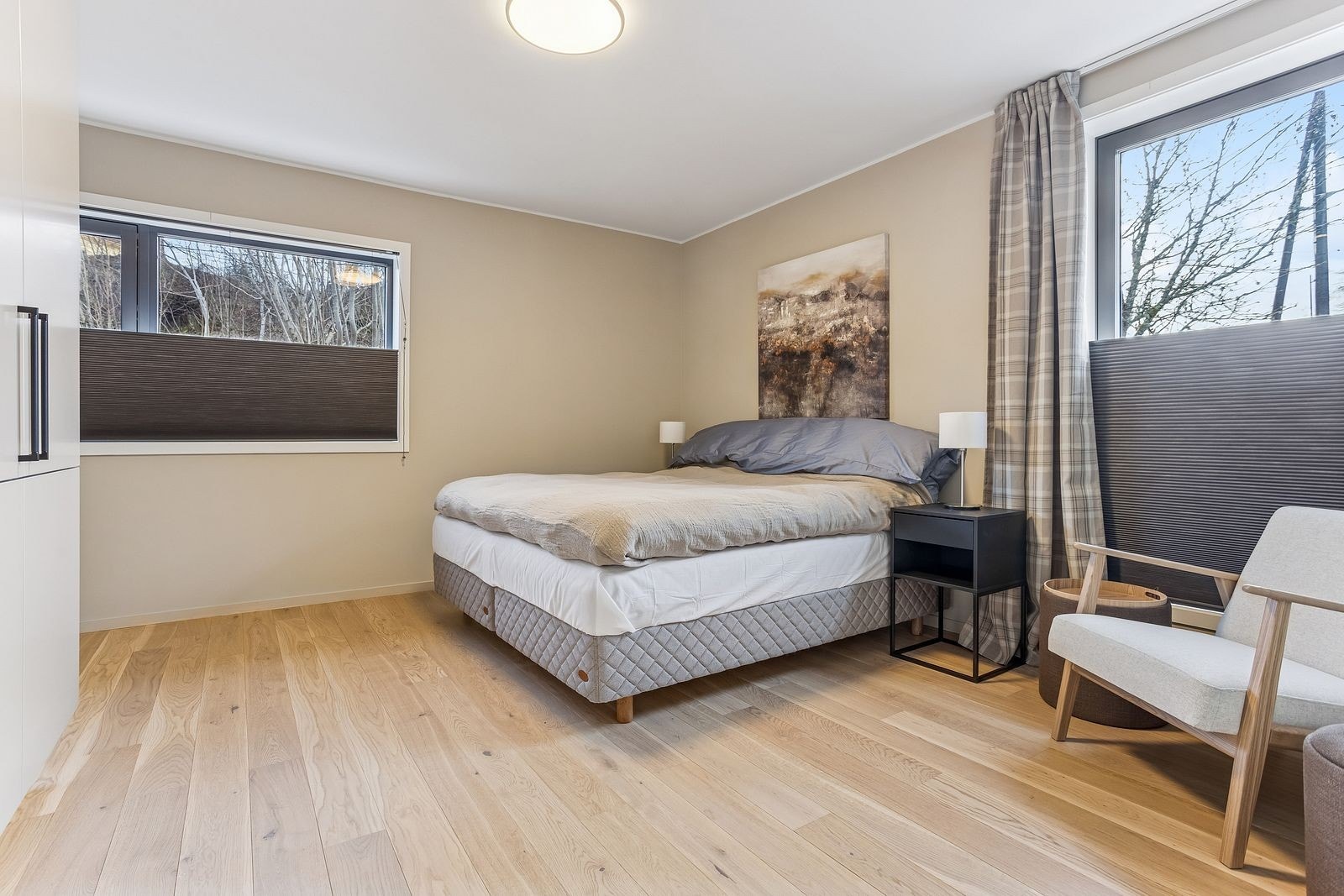 Hovedsoverom med god plass og garderobeskap. Galleribilde