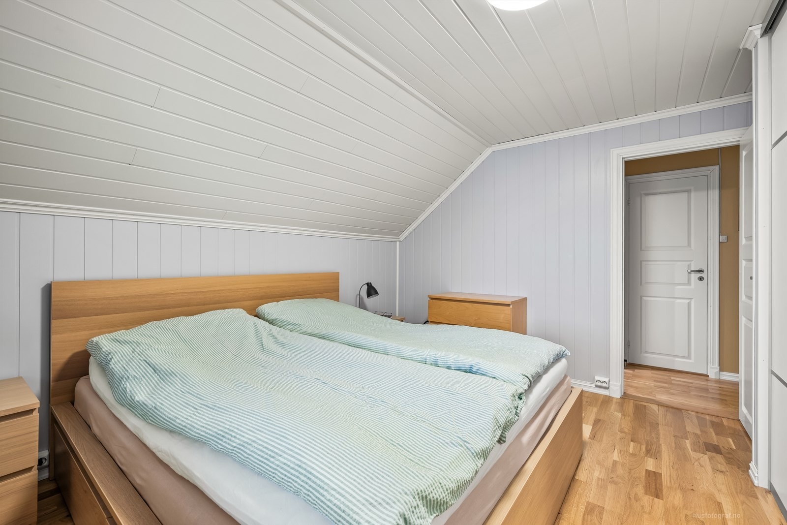 Boligen har 2 soverom av god størrelse, beliggende i 2. etasje. Galleribilde